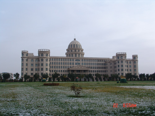 二号综合教学楼雪景